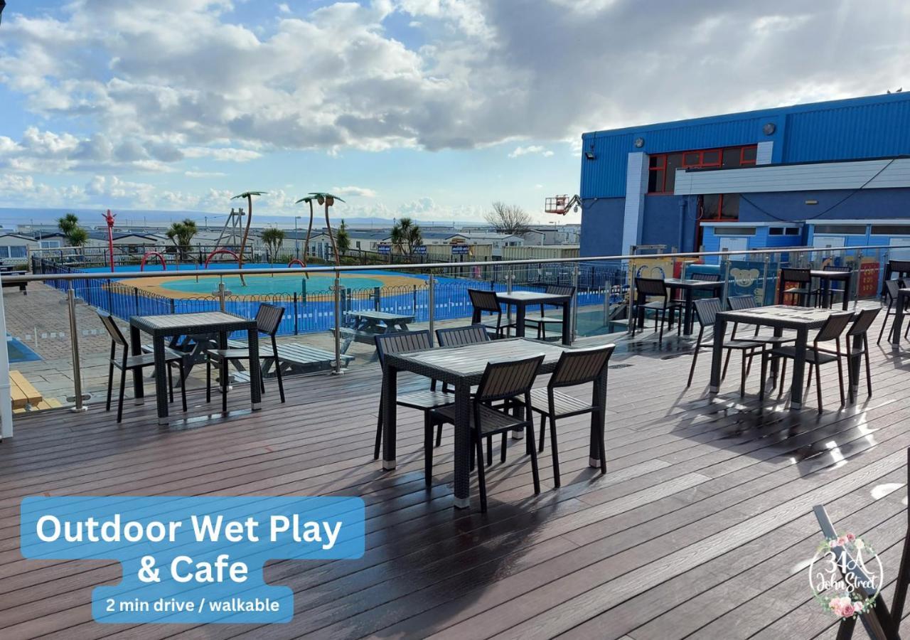 Apartment Ocean Escape 200m From The Sea, High Spec Town Centre Entire Flat, 3 Bedrooms, Tvs
