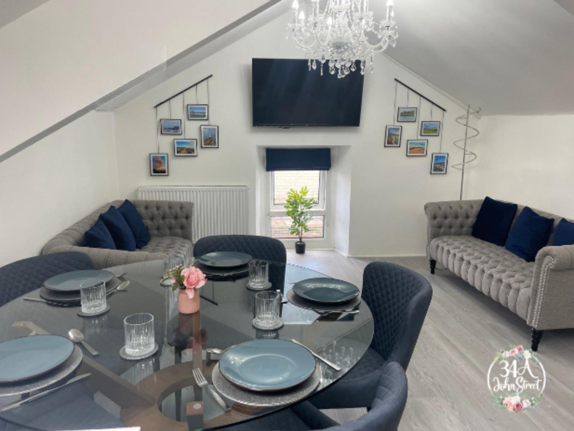 Apartment Ocean Escape 200m From The Sea, High Spec Town Centre Entire Flat, 3 Bedrooms, Tvs Porthcawl