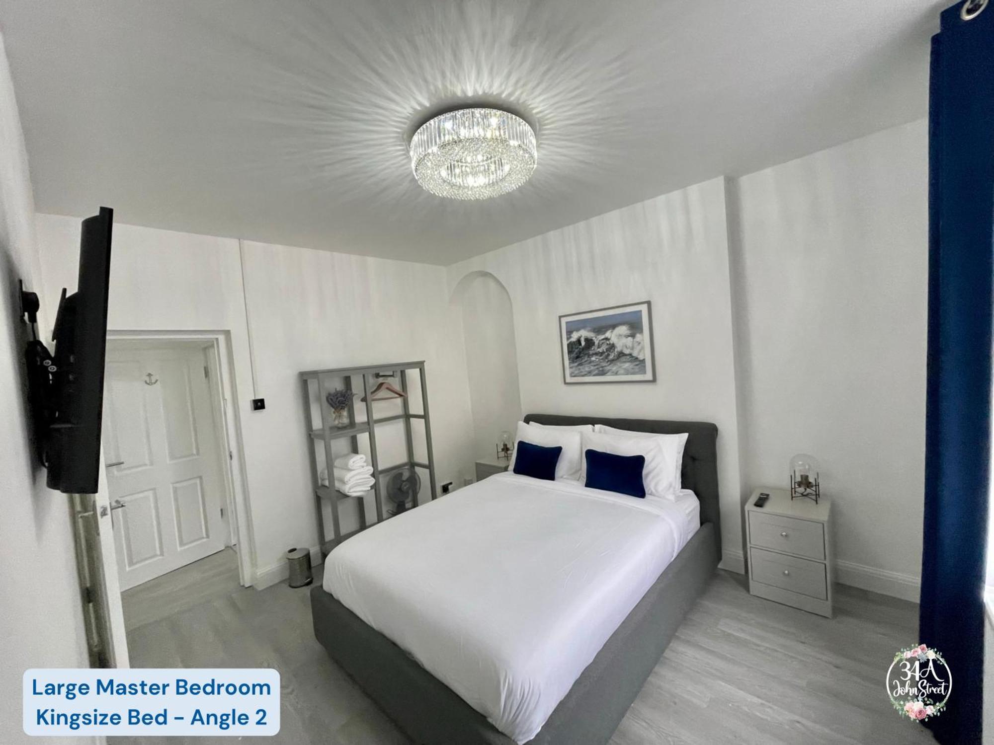 Ocean Escape 200m From The Sea, High Spec Town Centre Entire Flat, 3 Bedrooms, Tvs Porthcawl