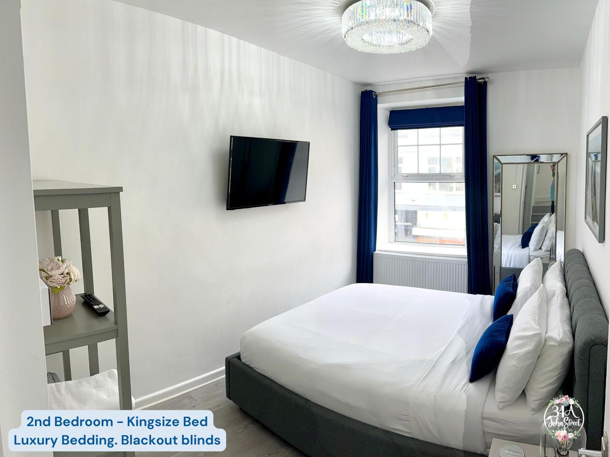 Apartment Ocean Escape 200m From The Sea, High Spec Town Centre Entire Flat, 3 Bedrooms, Tvs *