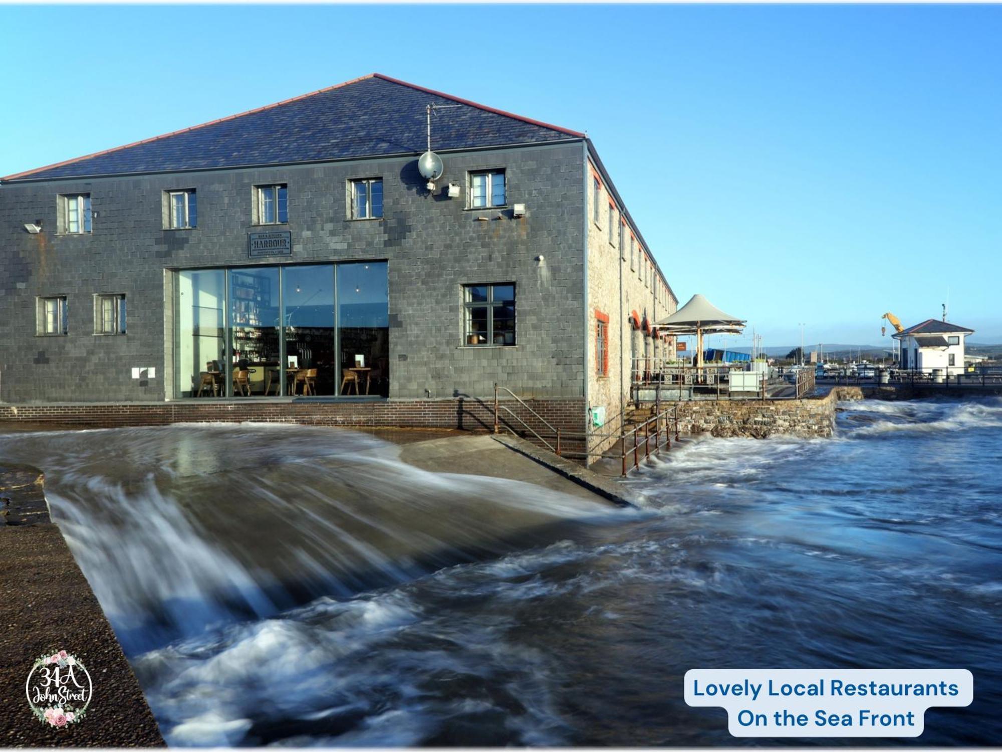 Apartment Ocean Escape 200m From The Sea, High Spec Town Centre Entire Flat, 3 Bedrooms, Tvs *