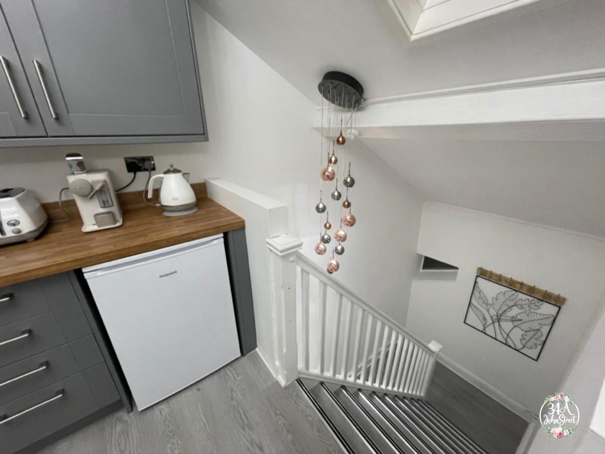 Ocean Escape 200m From The Sea, High Spec Town Centre Entire Flat, 3 Bedrooms, Tvs Apartment Porthcawl