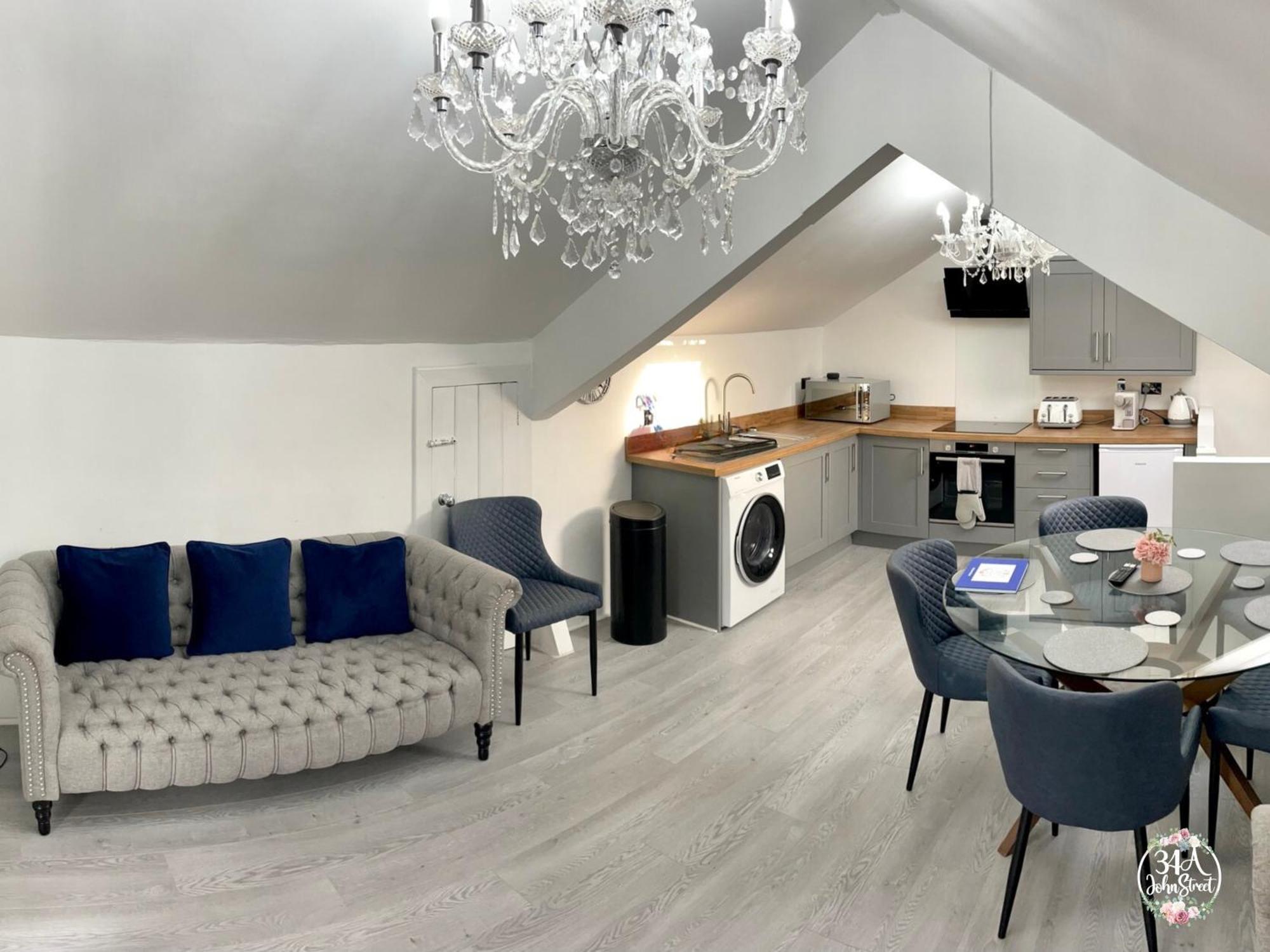 Apartment Ocean Escape 200m From The Sea, High Spec Town Centre Entire Flat, 3 Bedrooms, Tvs *